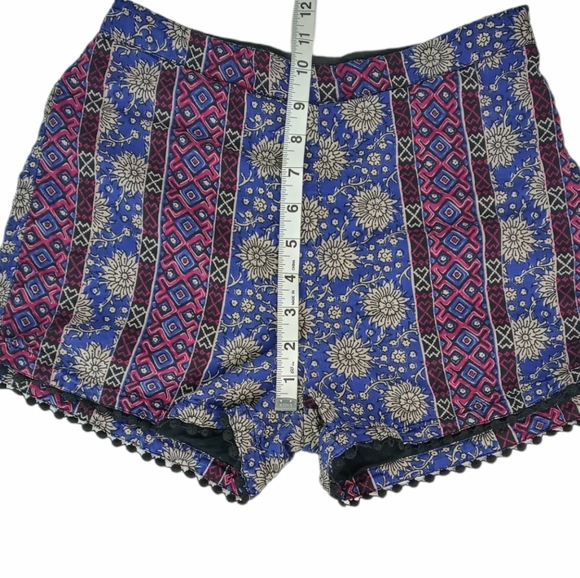 Hollister shorts with side hook and zipper size 0 - Picture 3 of 8